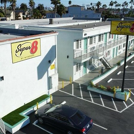 Super 8 By Wyndham Oceanside Downtown Exterior foto
