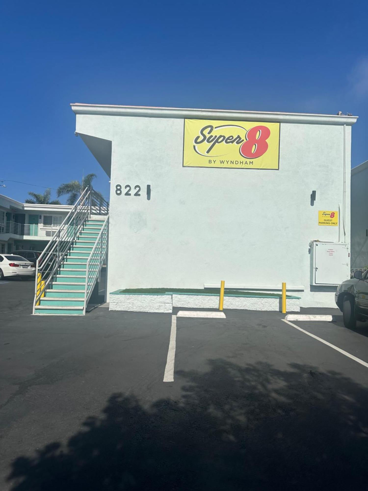 Super 8 By Wyndham Oceanside Downtown Exterior foto