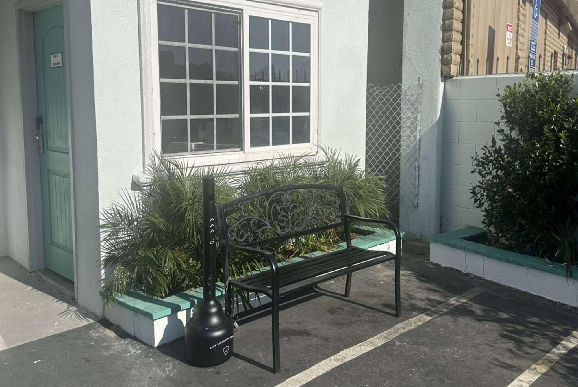 Super 8 By Wyndham Oceanside Downtown Exterior foto